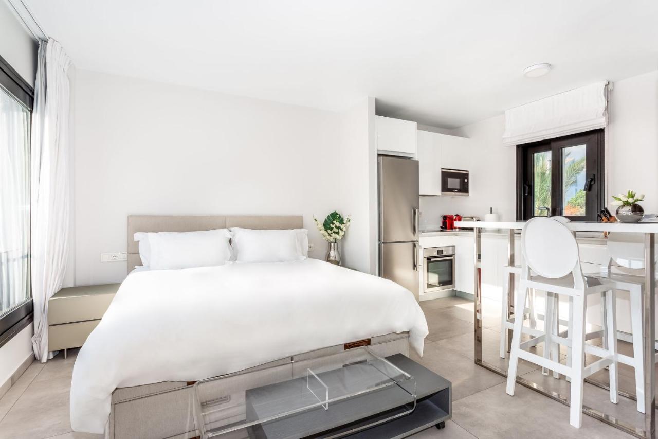 By Riva - Chic, Contemporary Studio In Puerto Banus Gardens Marbella Exterior foto
